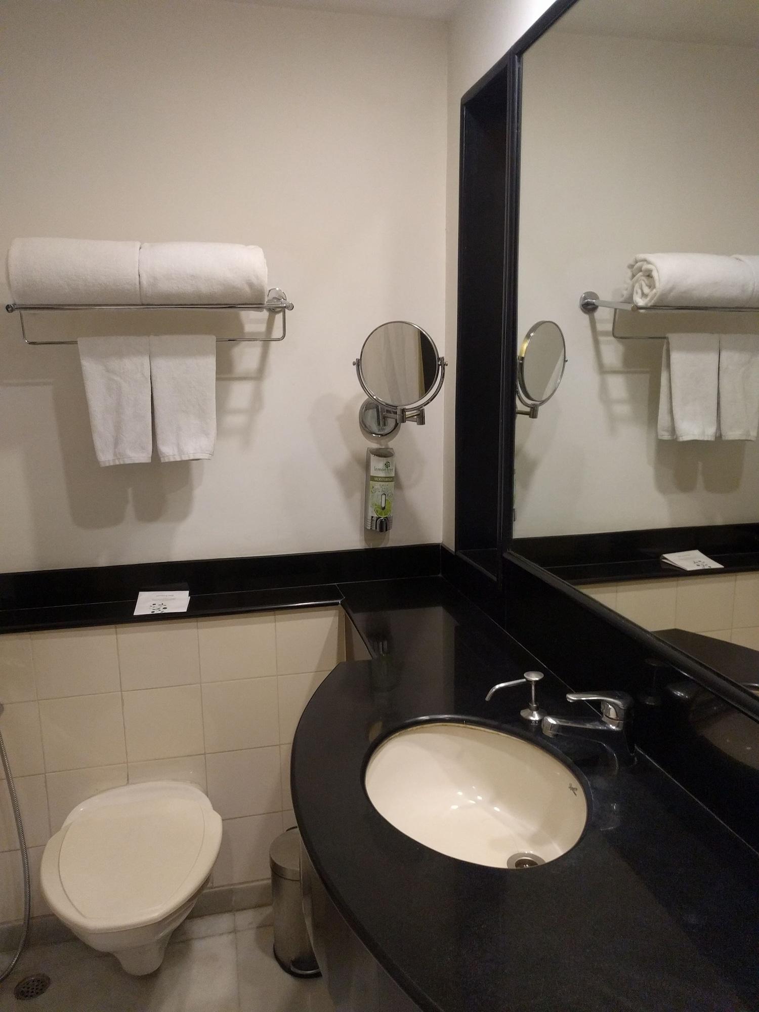 Lemon Tree Hotel, Udyog Vihar, Gurugram Gurgaon Eksteriør bilde