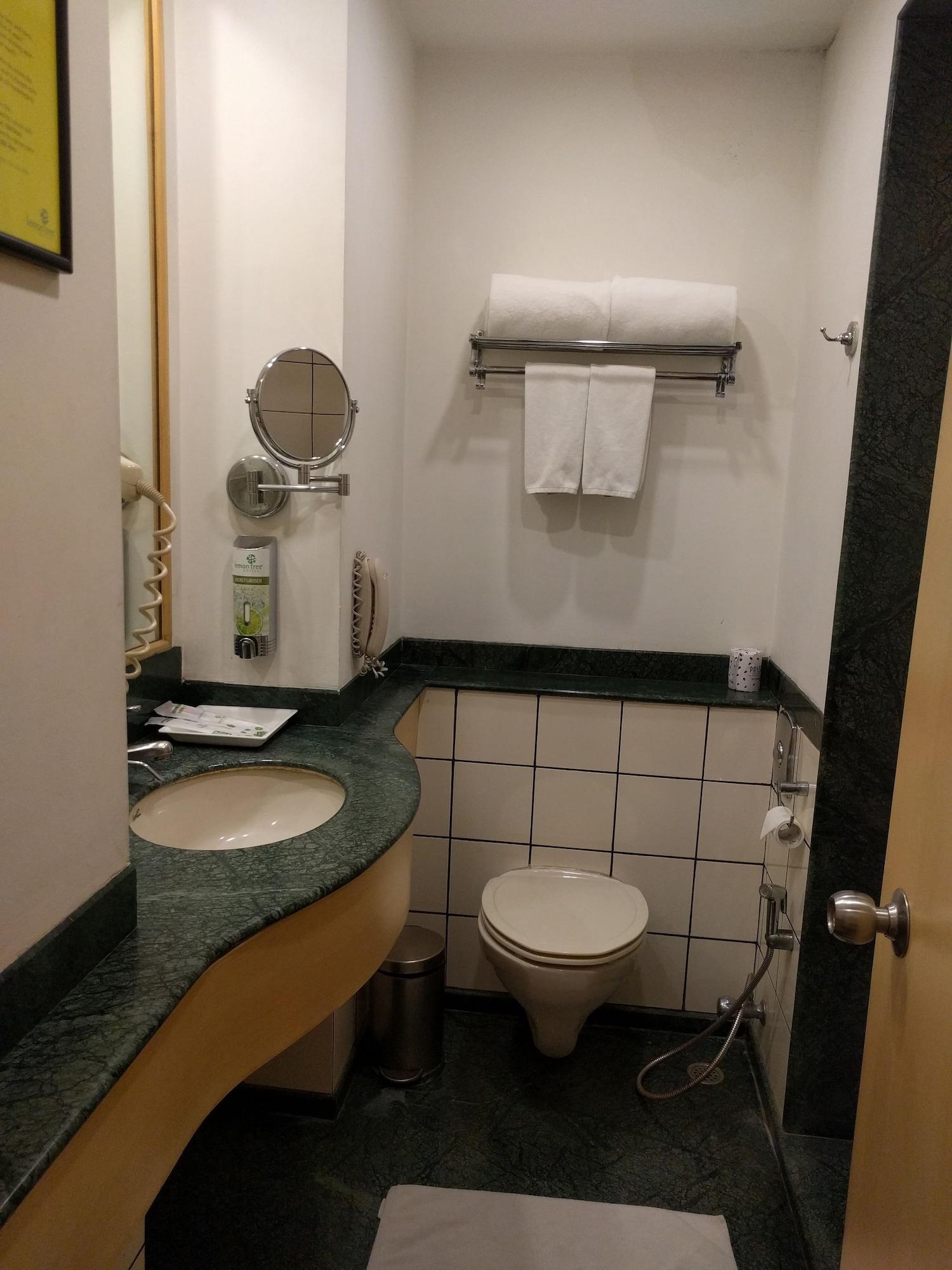 Lemon Tree Hotel, Udyog Vihar, Gurugram Gurgaon Eksteriør bilde
