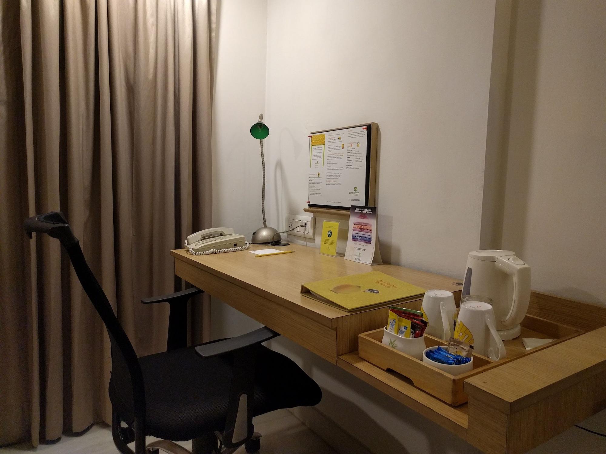 Lemon Tree Hotel, Udyog Vihar, Gurugram Gurgaon Eksteriør bilde