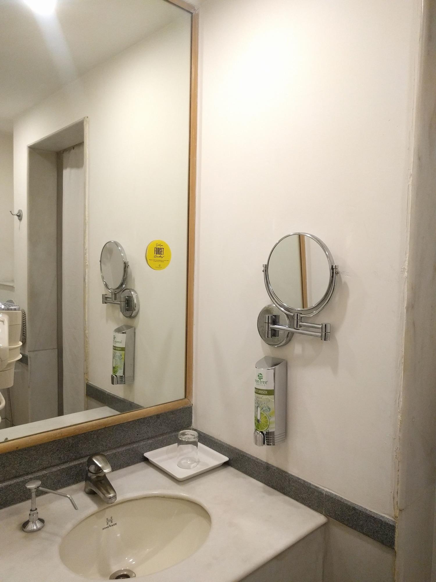 Lemon Tree Hotel, Udyog Vihar, Gurugram Gurgaon Eksteriør bilde