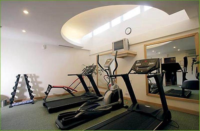 Lemon Tree Hotel, Udyog Vihar, Gurugram Gurgaon Eksteriør bilde