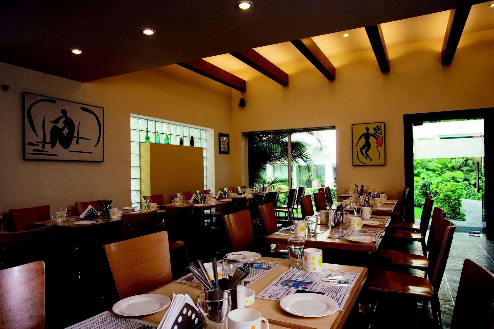 Lemon Tree Hotel, Udyog Vihar, Gurugram Gurgaon Eksteriør bilde
