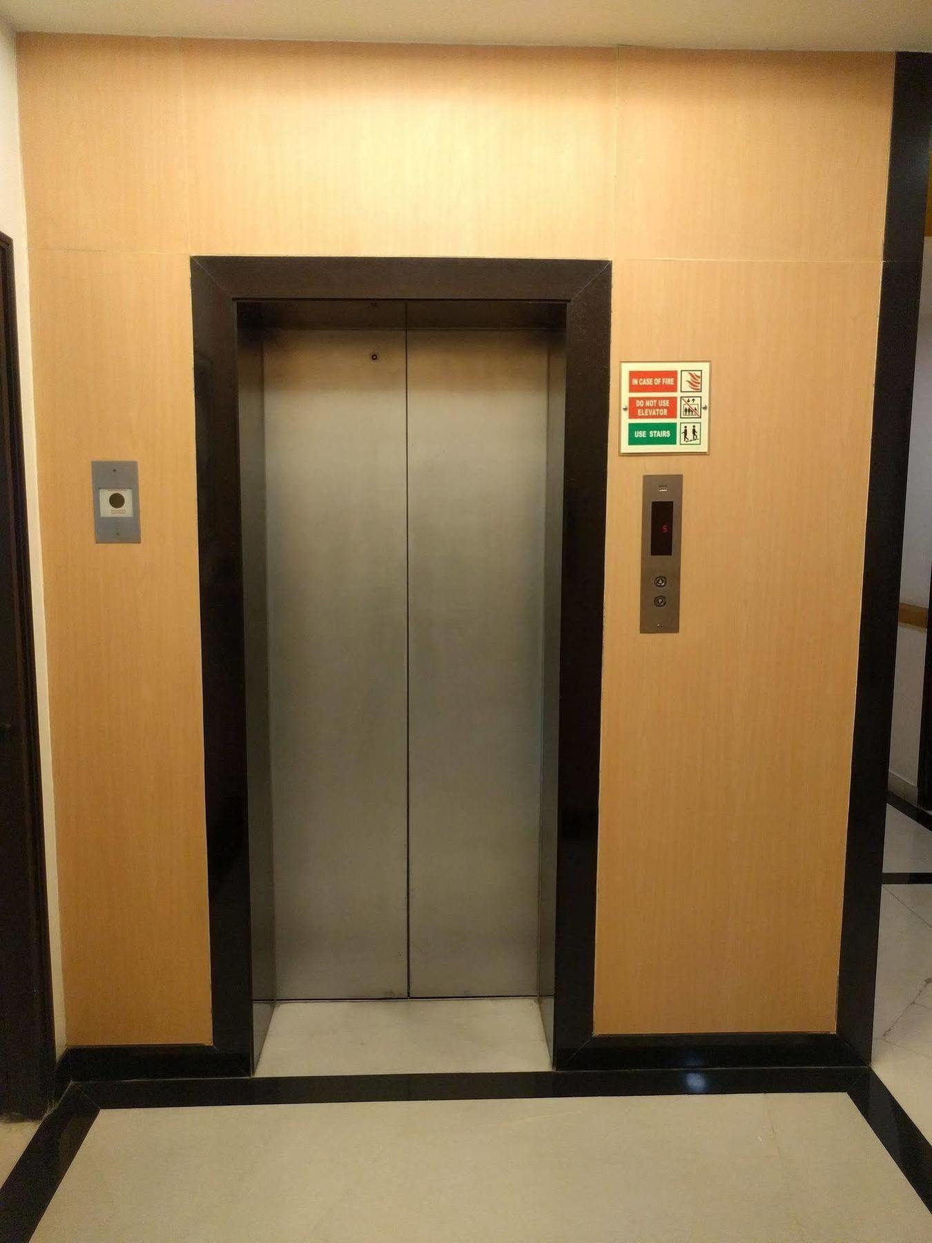 Lemon Tree Hotel, Udyog Vihar, Gurugram Gurgaon Eksteriør bilde
