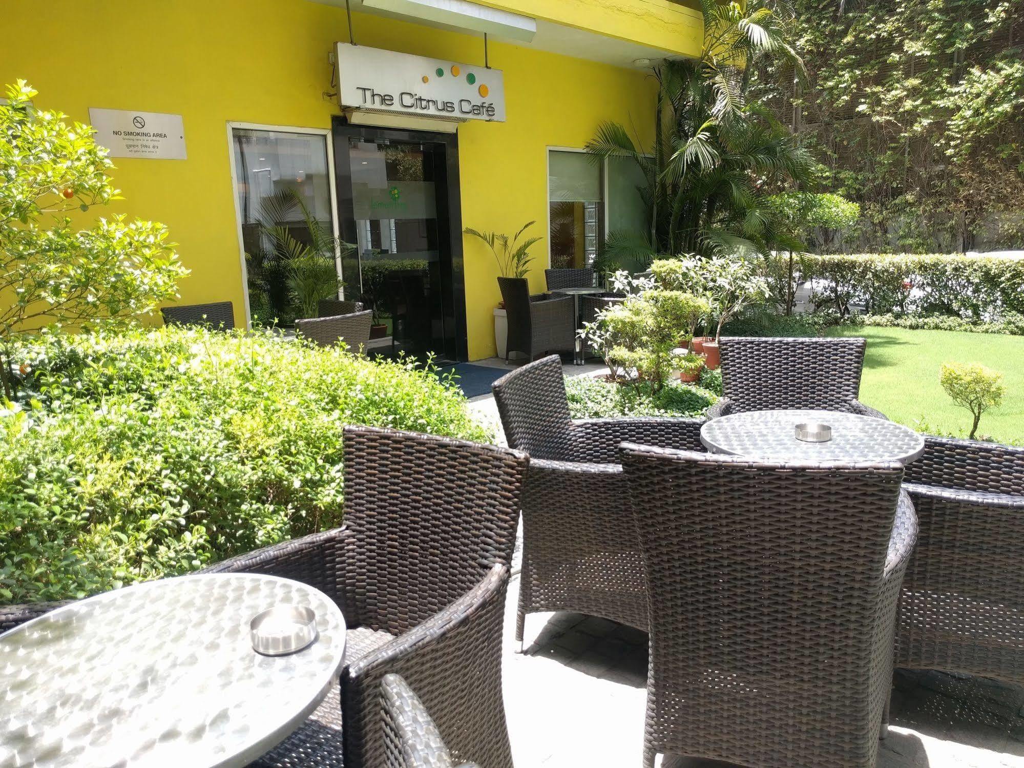 Lemon Tree Hotel, Udyog Vihar, Gurugram Gurgaon Eksteriør bilde