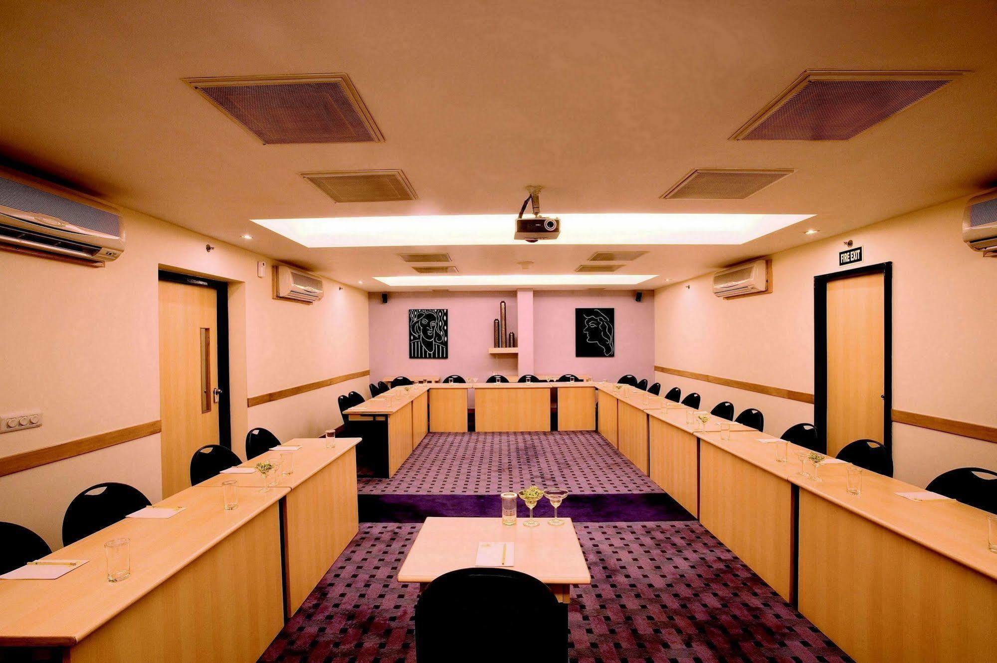 Lemon Tree Hotel, Udyog Vihar, Gurugram Gurgaon Eksteriør bilde