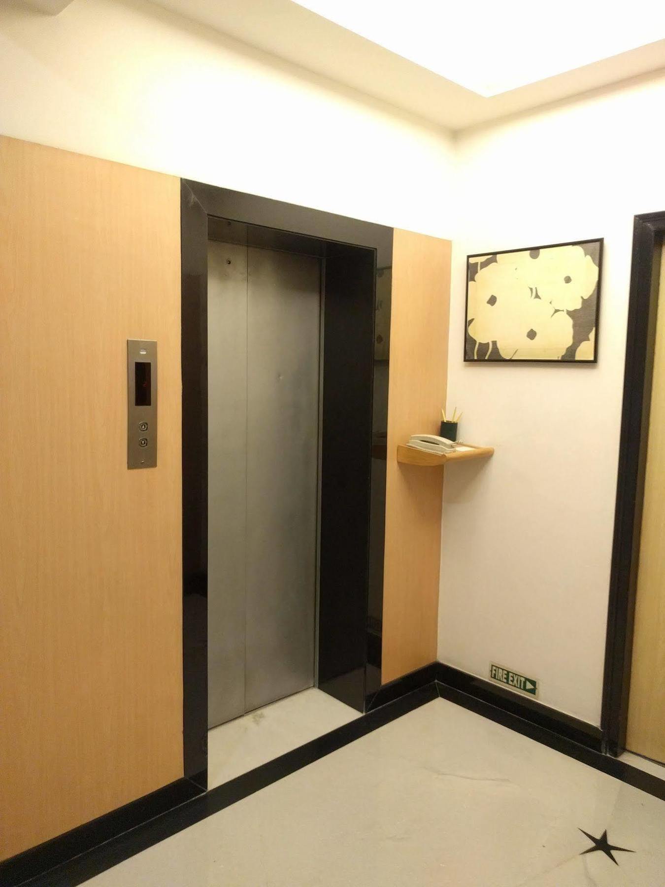 Lemon Tree Hotel, Udyog Vihar, Gurugram Gurgaon Eksteriør bilde