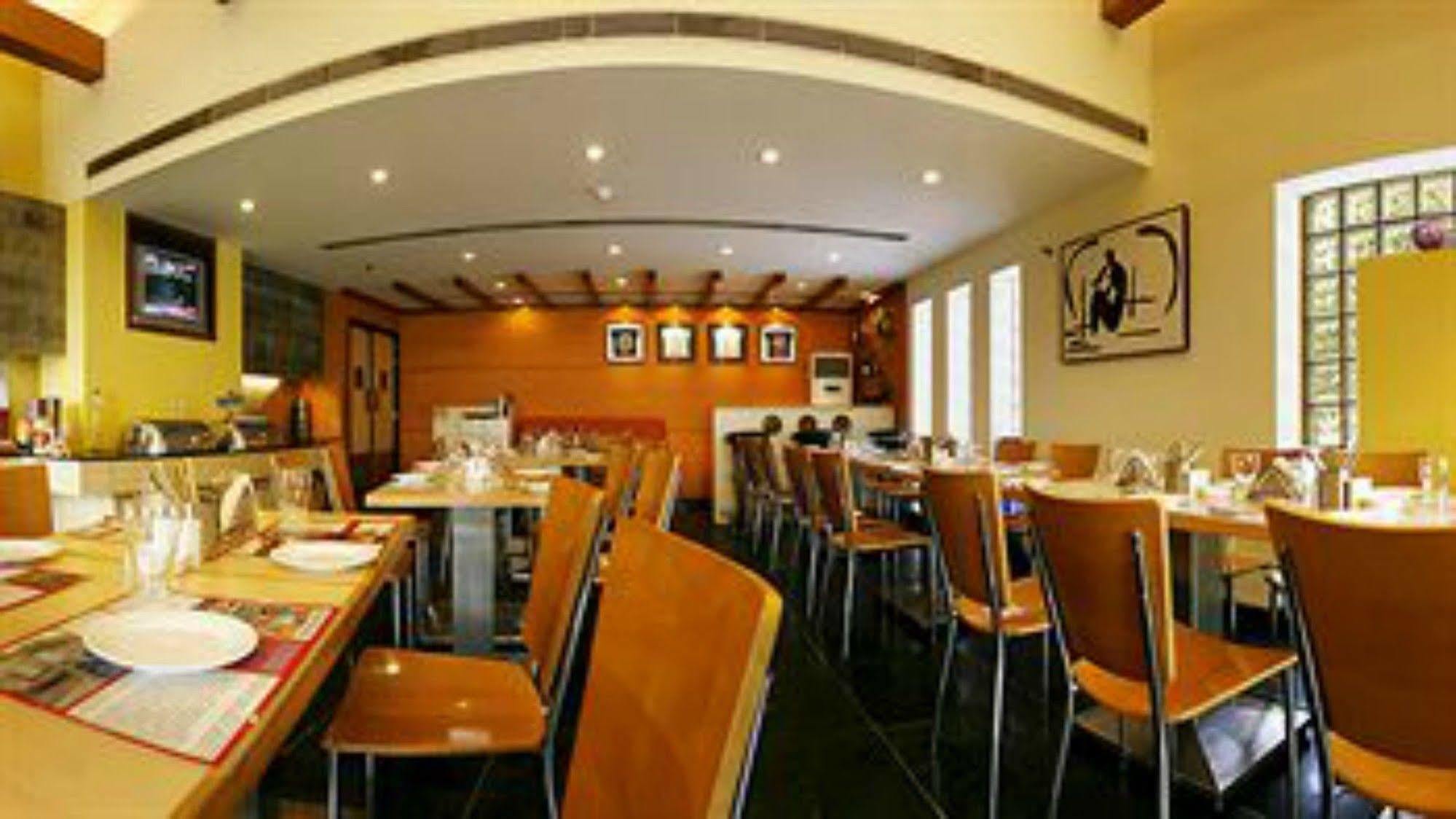 Lemon Tree Hotel, Udyog Vihar, Gurugram Gurgaon Eksteriør bilde