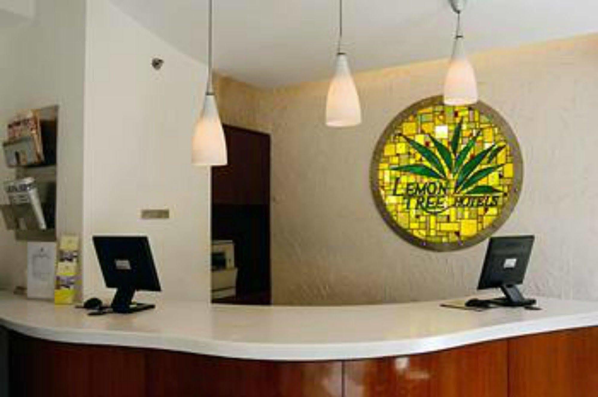 Lemon Tree Hotel, Udyog Vihar, Gurugram Gurgaon Eksteriør bilde